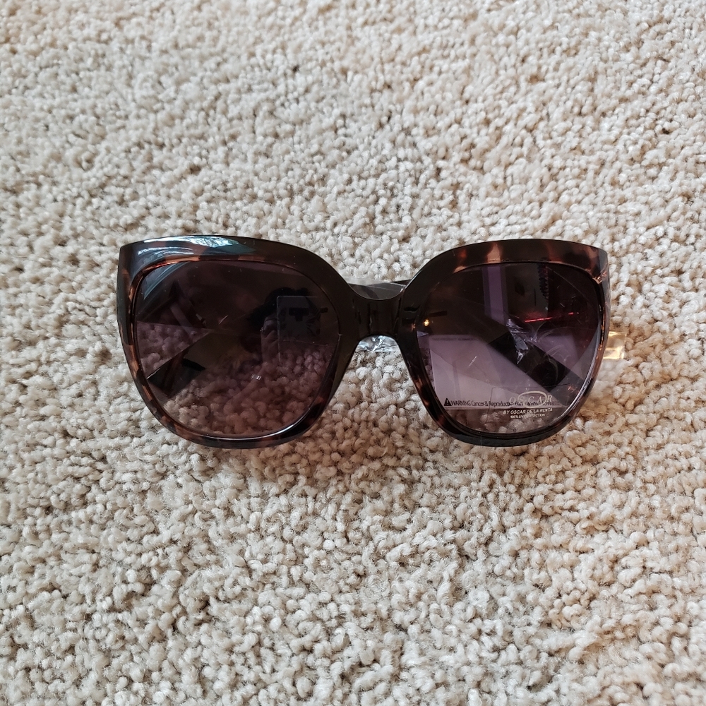 ❗SOLD❗Oscar de la renta tortoise purple sunglasses